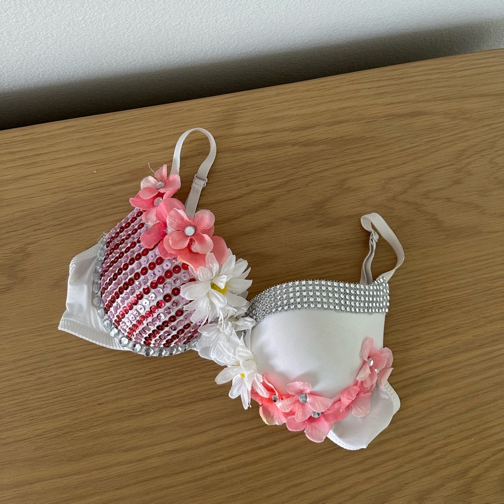 Handmade flower bra. Rave bra. Pink flowers. Push up bra size 34A